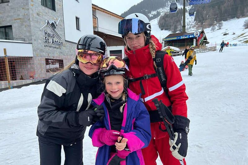 Privatunterricht für Kinder, die Skifahren lernen möchten